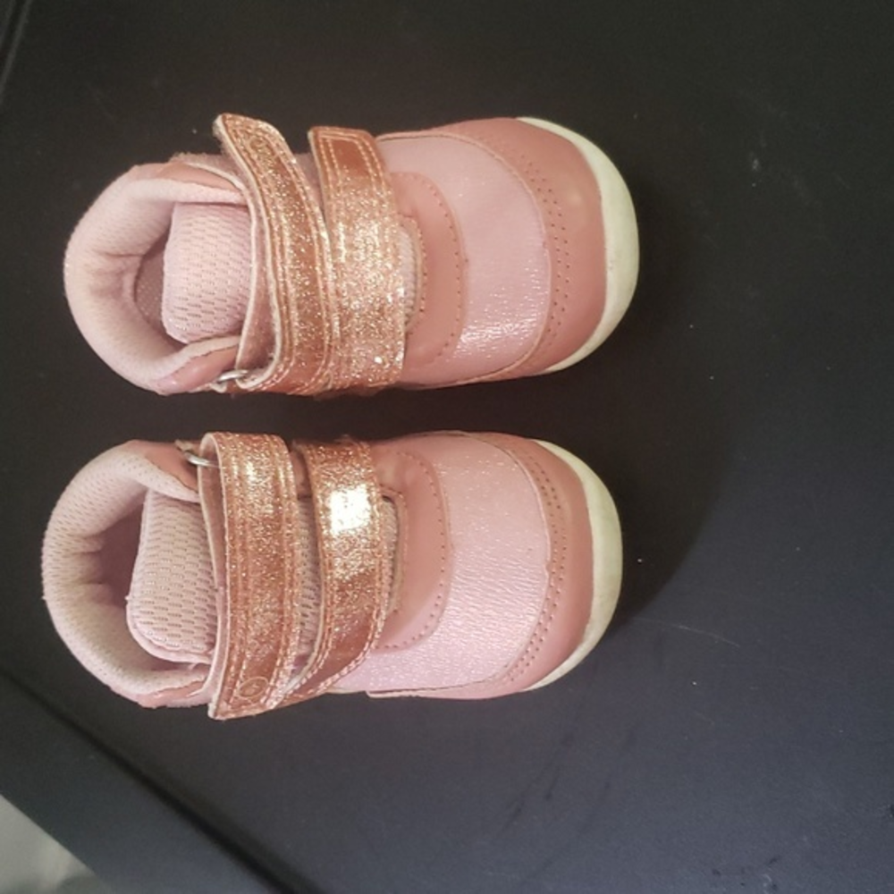 Munchkin brand sneakers size 3M‎